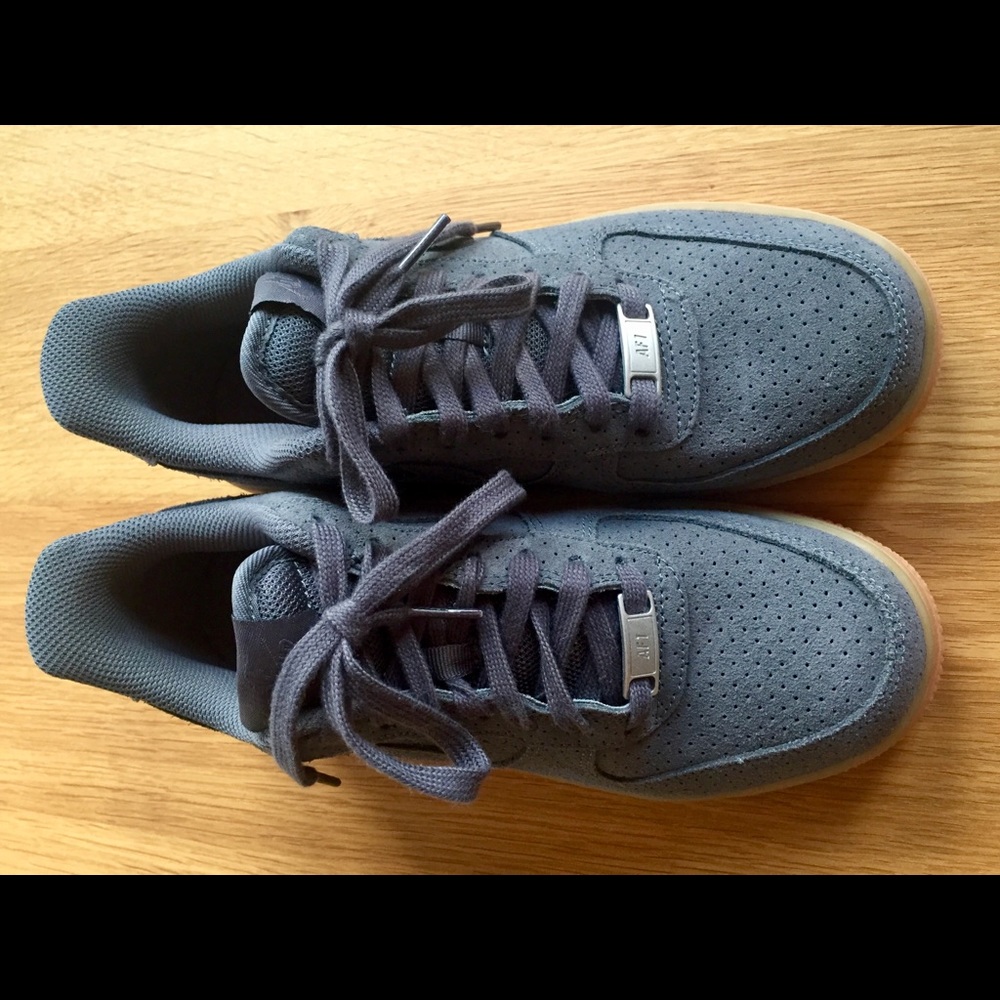Womens Nike Air Force 1 AF1 Gray Suede - size 7
